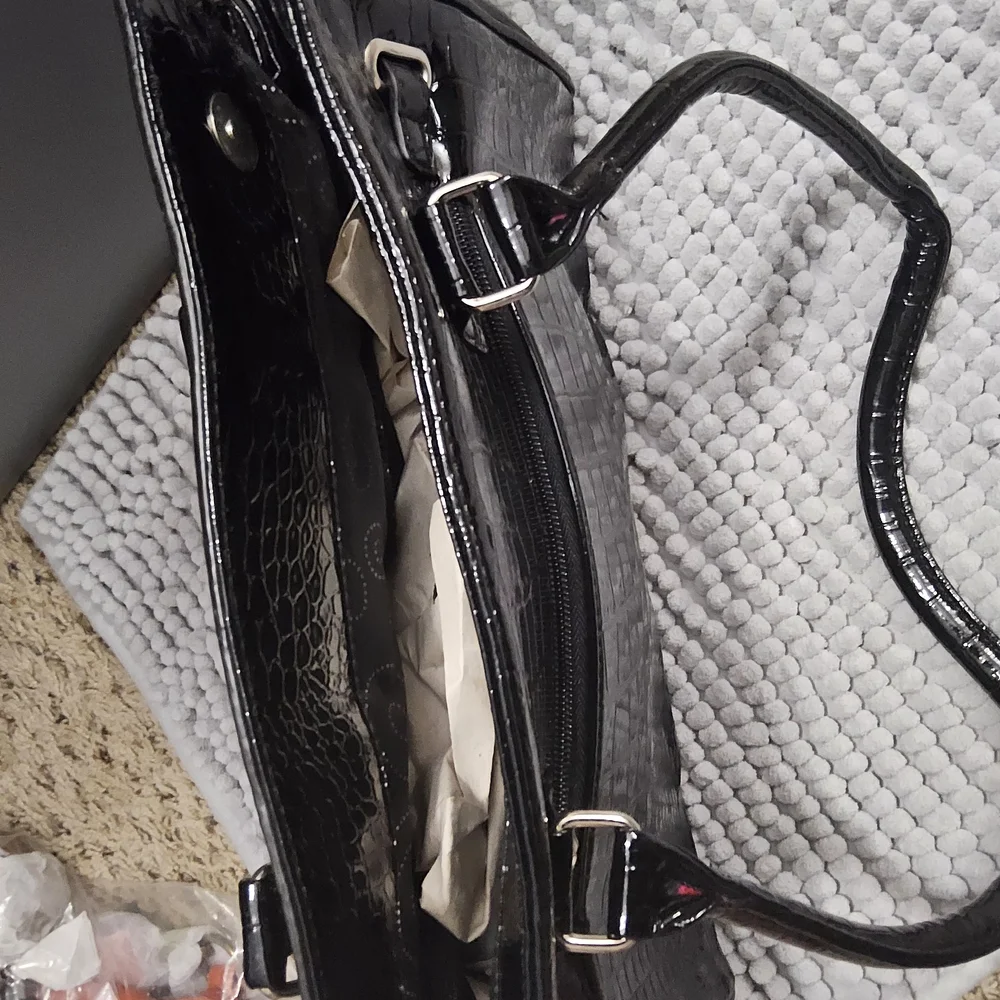 New Elegant Black Handbag 1 shoulder and 1 crossbody